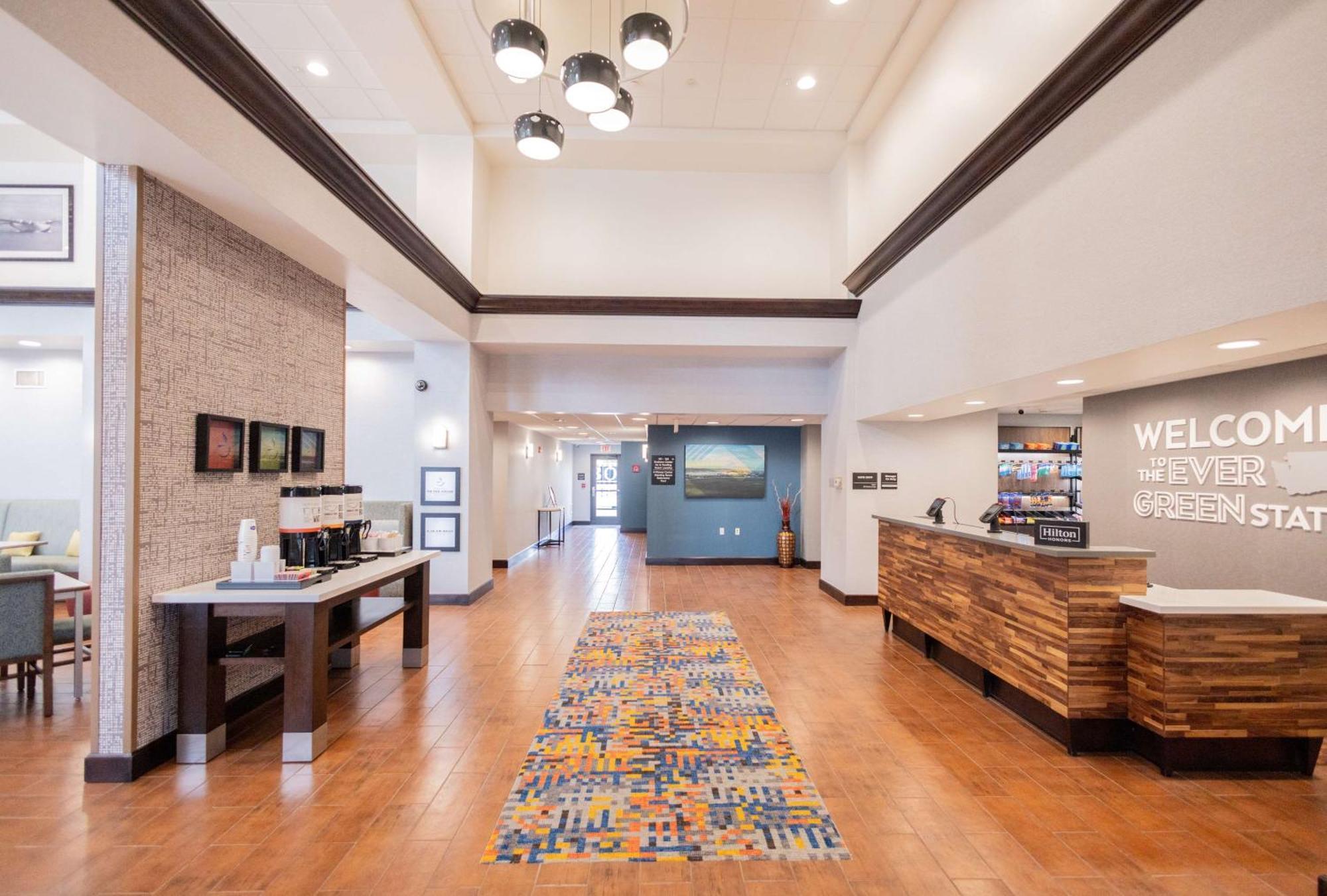 Hampton Inn & Suites By Hilton Seattle/Kent Exteriör bild