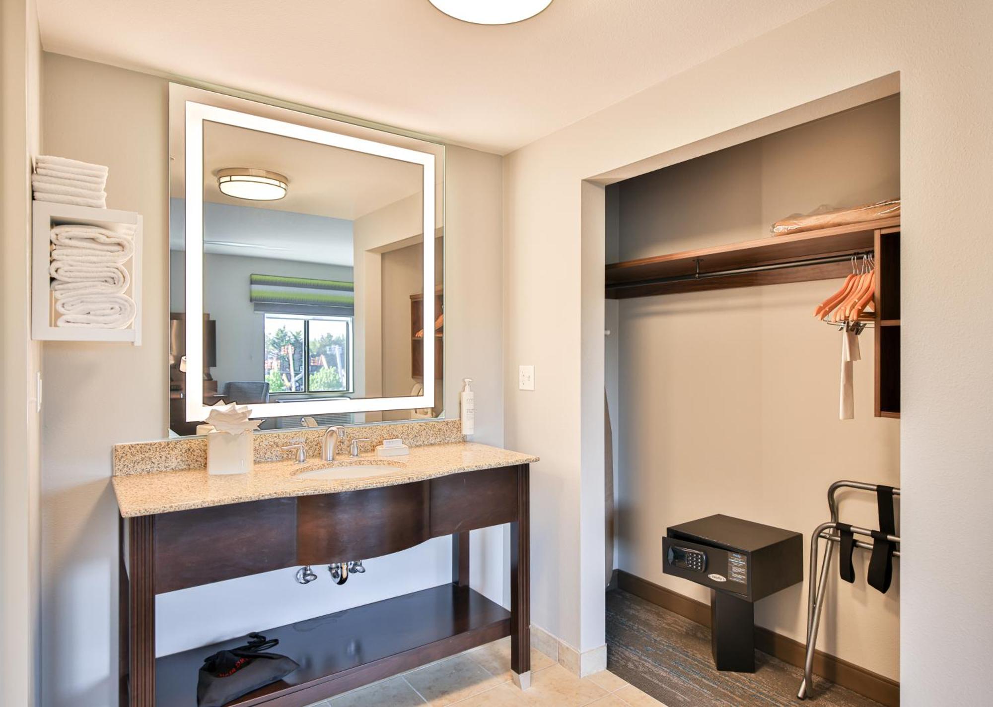 Hampton Inn & Suites By Hilton Seattle/Kent Exteriör bild